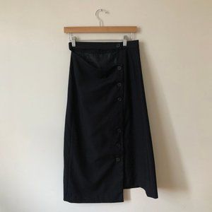 Low Classic Button Skirt